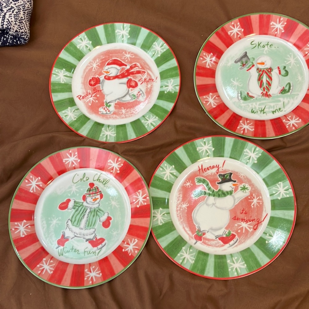 EUC Avon china  dessert/appetizer plates perfect for holidays!
